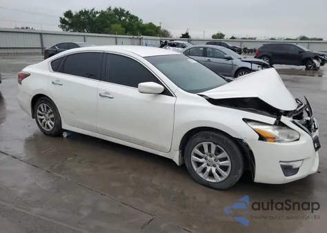 2015 Nissan Altima 2.5 из США, поврежденный, VIN 1N4AL3AP6FC413241